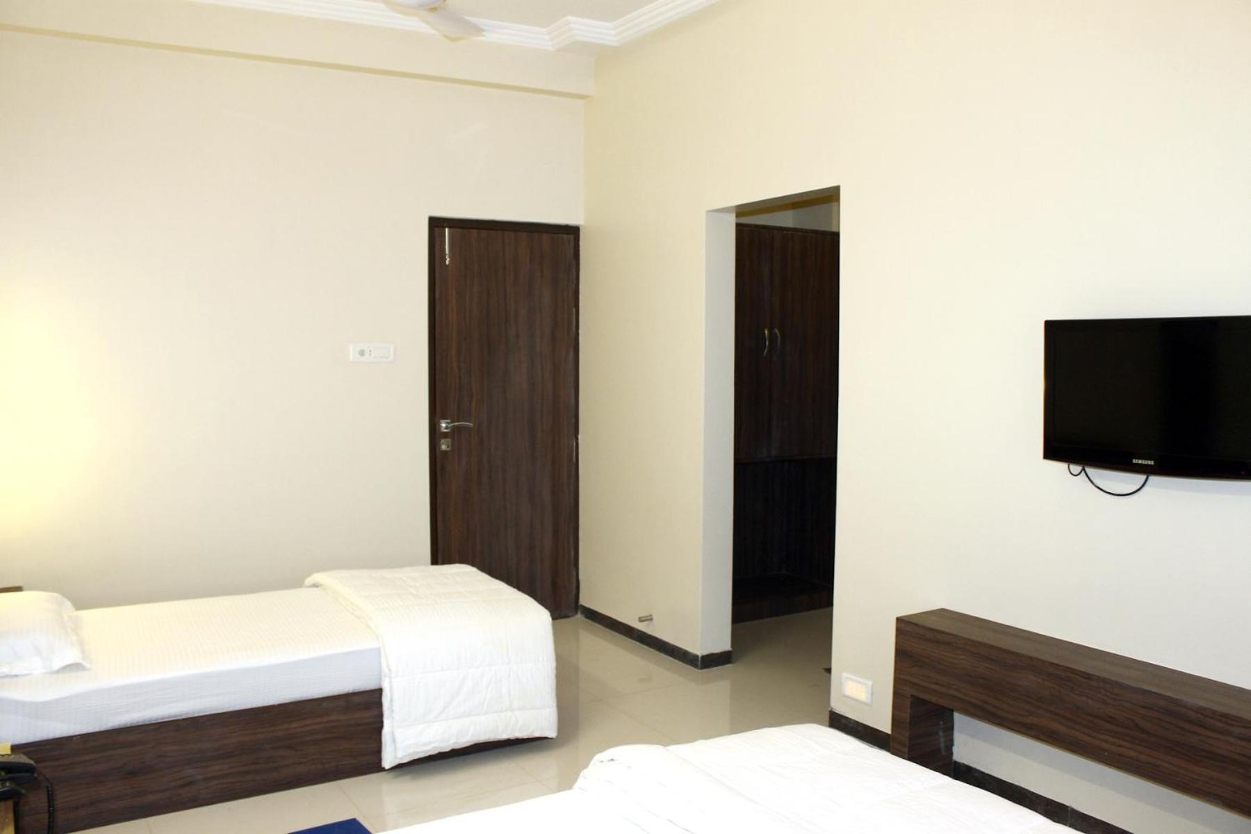 Oyo 4316 Hotel Sai Empire 舍地 外观 照片